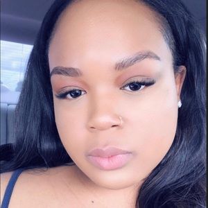 Meet your Posher, Monique